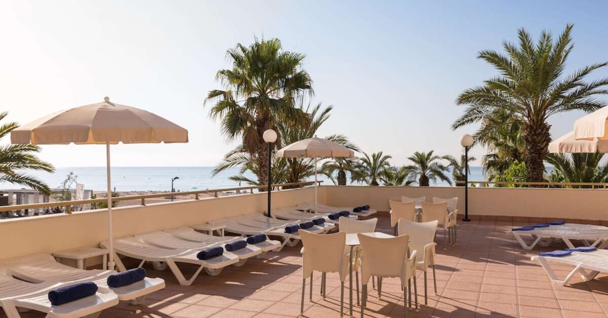 Een foto van het terras bij H-Top Royal Sun