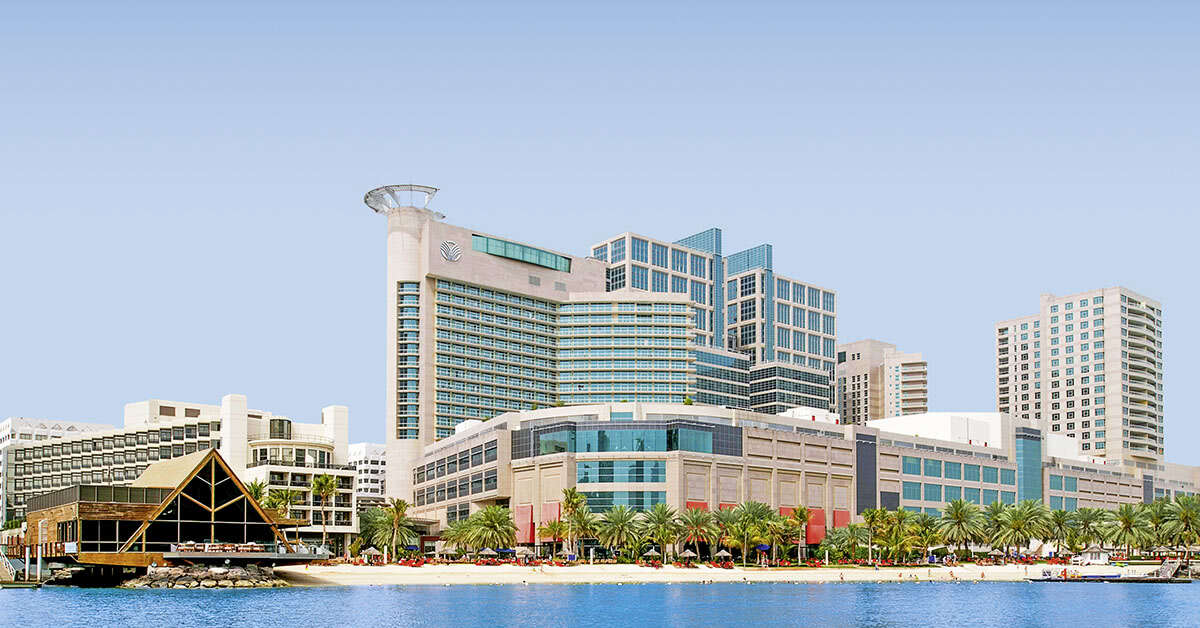 Een foto van de buitenkant van Beach Rotana