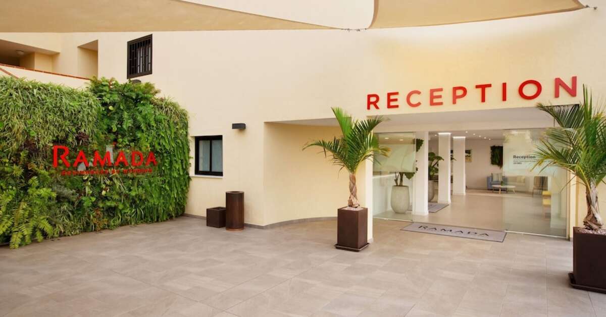 Ein Foto von der Außenansicht des Ramada Residences by Wyndham Costa Adeje