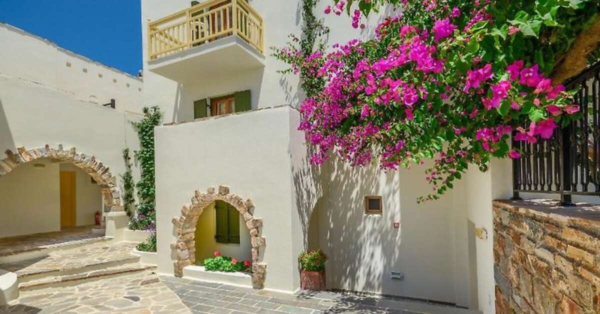 Een foto van de buitenkant van Proteas Hotel & Suites