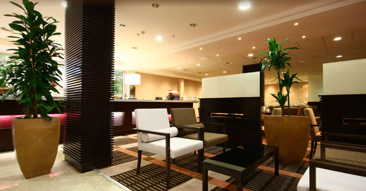 Een foto van het interieur van Lions Garden Hotel