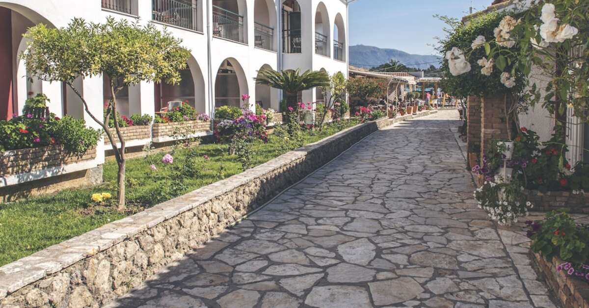 Een foto van de buitenkant van Iliada Beach Hotel