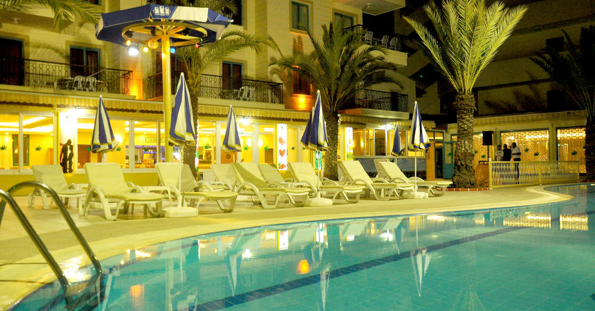 Een foto van het zwembad bij Cinar Family Suite Hotel