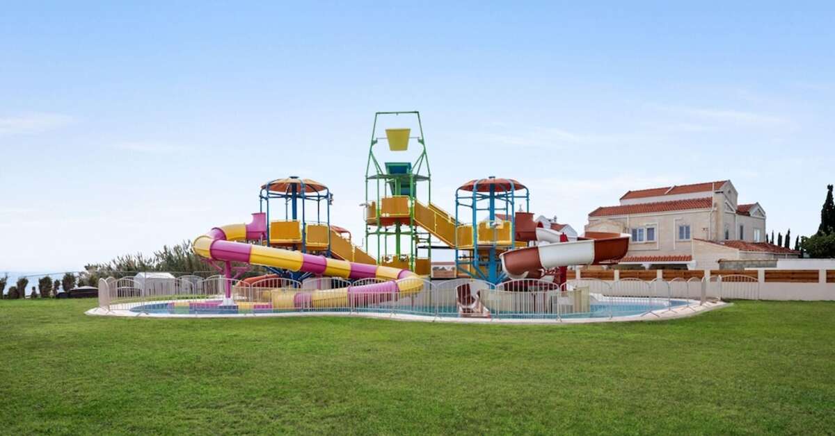 Een foto van Ramada Hotel & Suites by Wyndham Ayia Napa