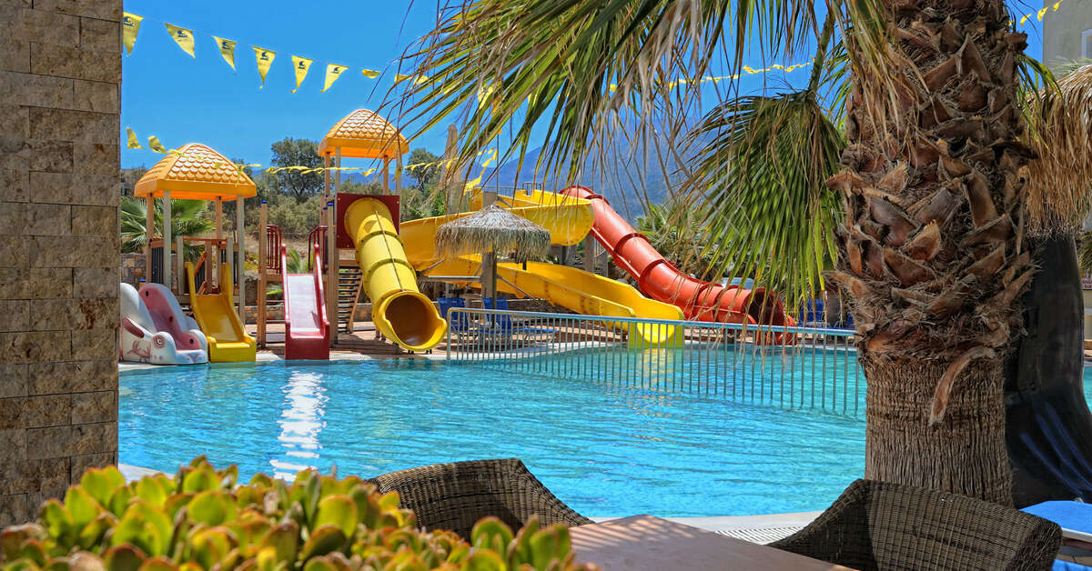 Ein Foto vom Pool im Aeolos Beach Resort