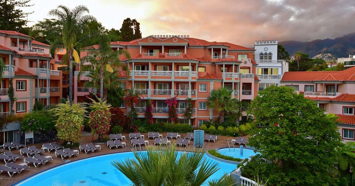 Een foto van het zwembad bij Pestana Miramar