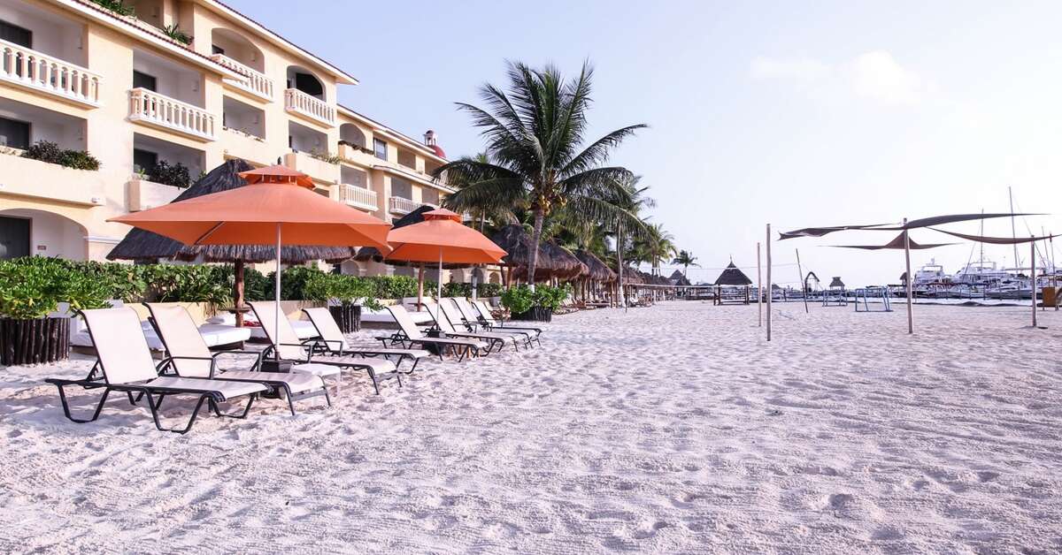 Een foto van de buitenkant van All Ritmo Cancun Resort & Waterpark