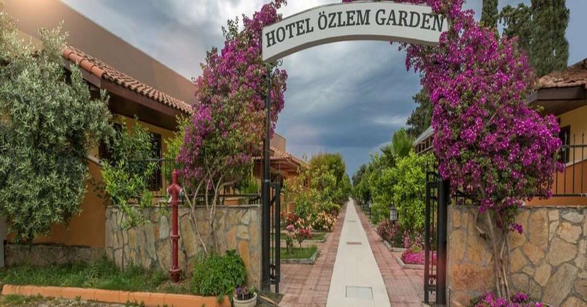 Ein Foto von der Außenansicht des Ozlem Garden Hotel