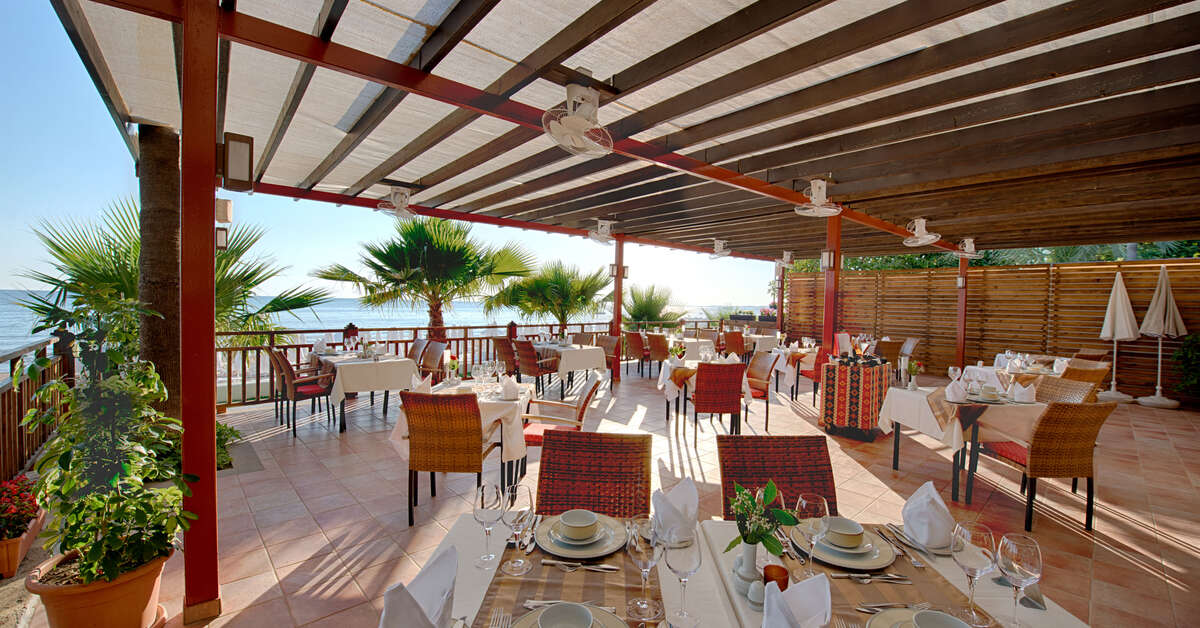 Een foto van Acanthus Cennet Barut Collection