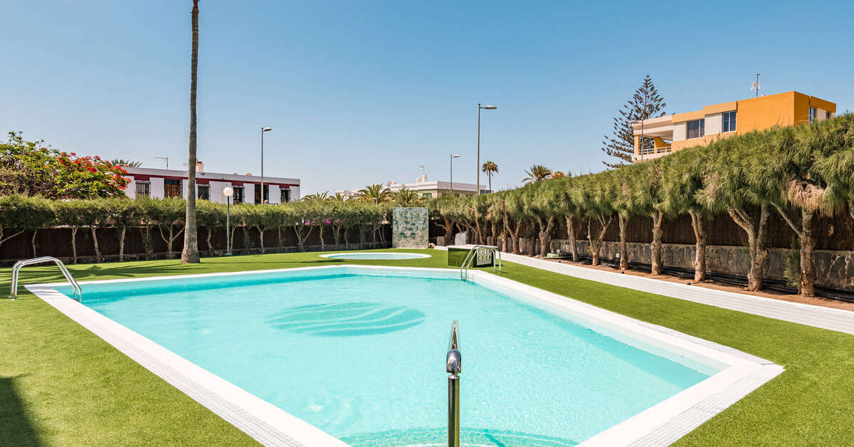 Een foto van het zwembad bij Appartementen Roca Verde