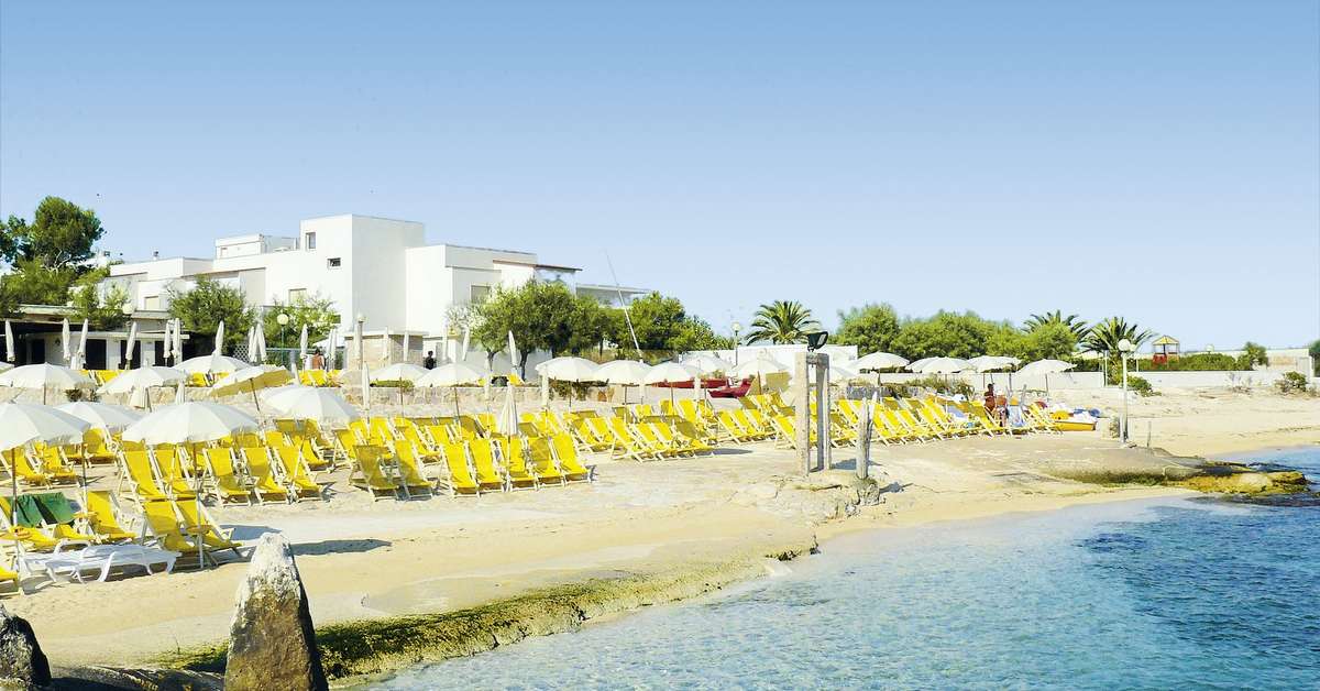 Een foto van het strand bij Hotel Riva del Sole