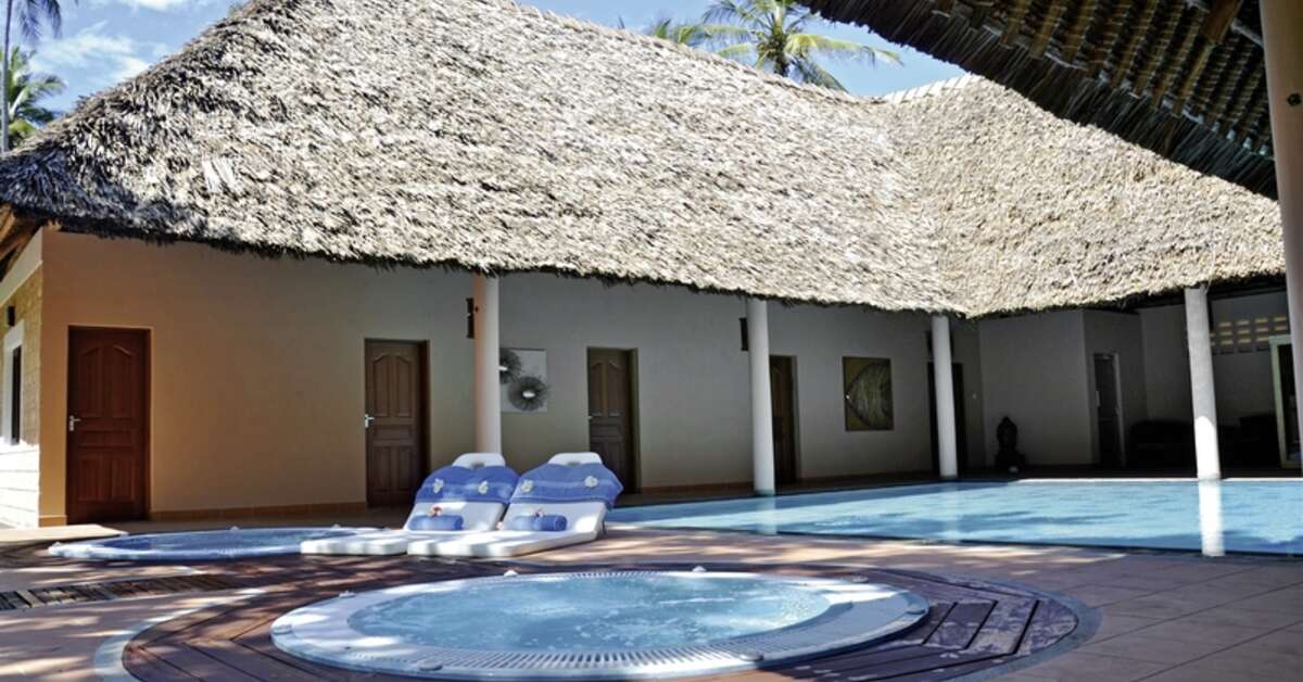 Een foto van het zwembad bij Neptune Village Beach Resort & Spa