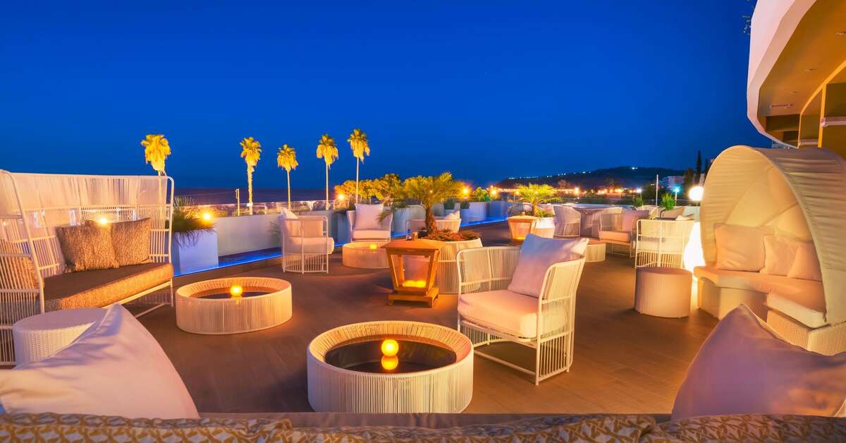 Een foto van het terras bij Olympic Palace Hotel