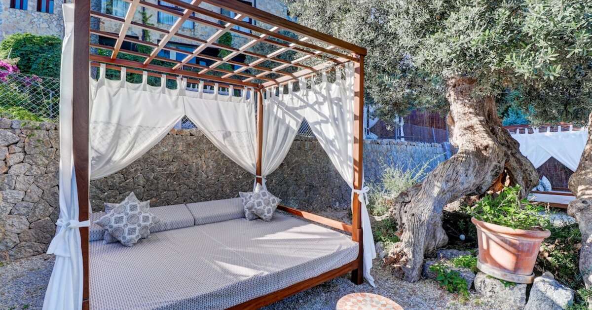 Een foto van het terras bij Hotel Hoposa Costa D'Or