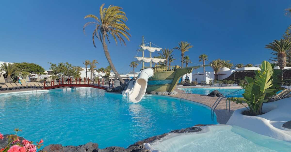 Een foto van het zwembad bij H10 Suites Lanzarote Gardens