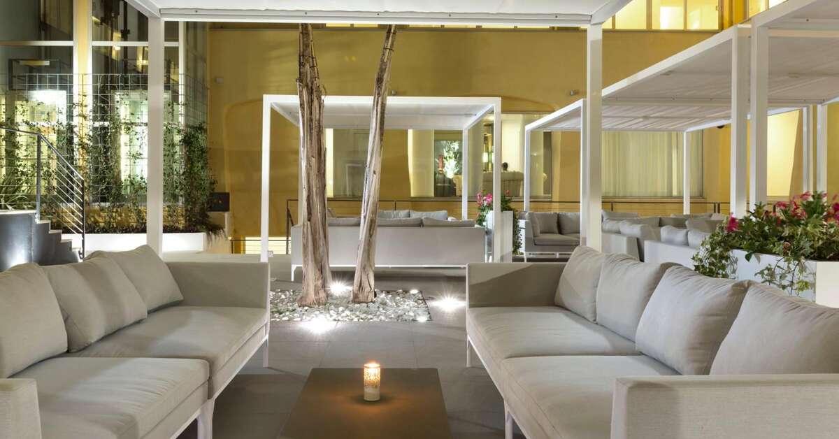 Een foto van het terras bij San Teodoro Hotel