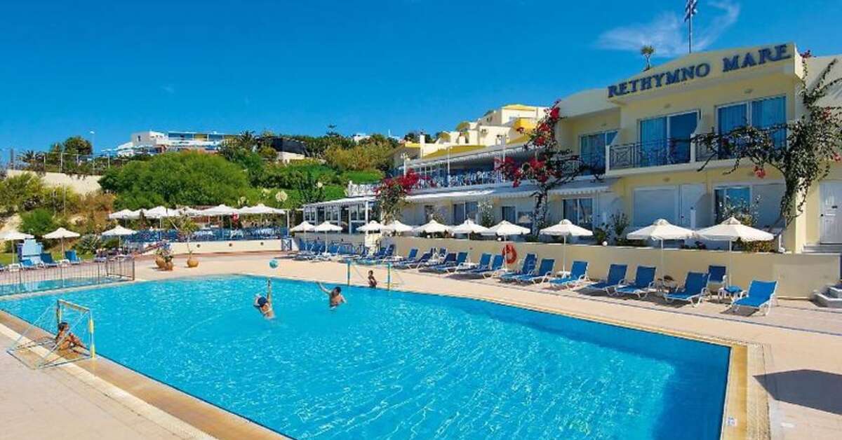 Een foto van het zwembad bij Rethymno Mare Royal