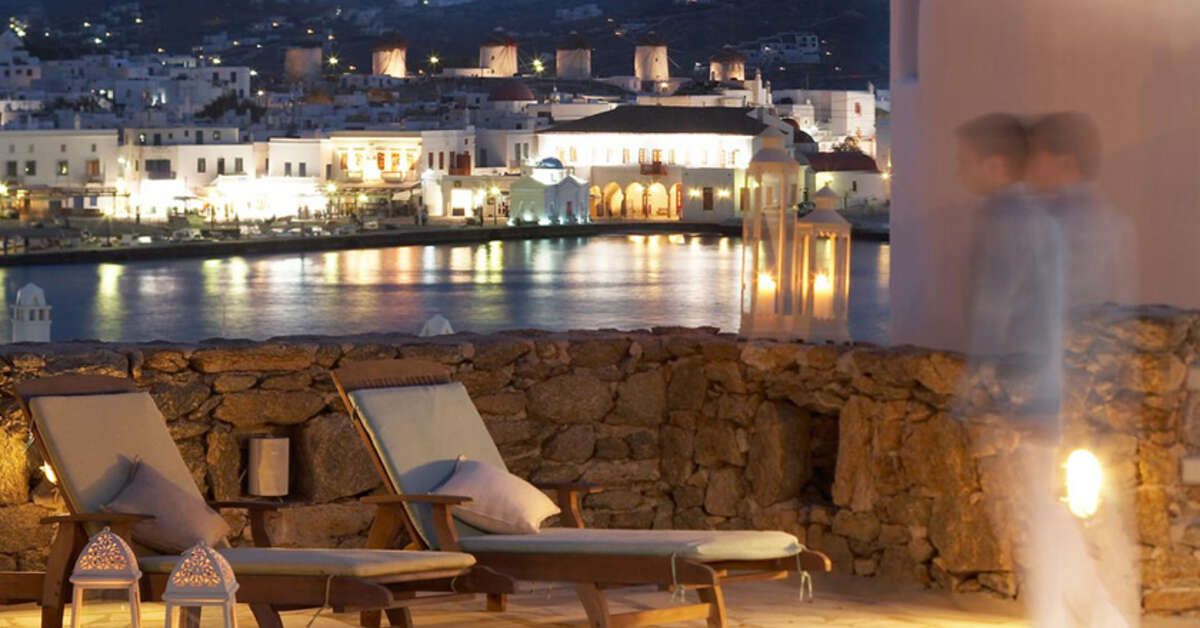 Een foto van het terras bij Porto Mykonos Hotel