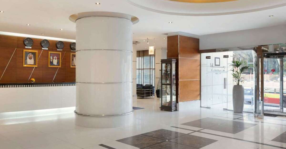 Een foto van het interieur van Golden Sands Hotel Sharjah