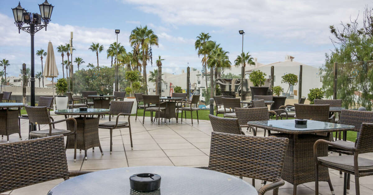 Een foto van het terras bij Hovima Santa Maria