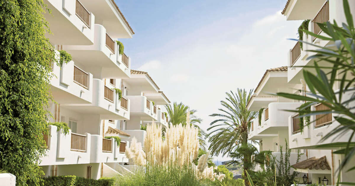 Een foto van de buitenkant van Inturotel Esmeralda Park