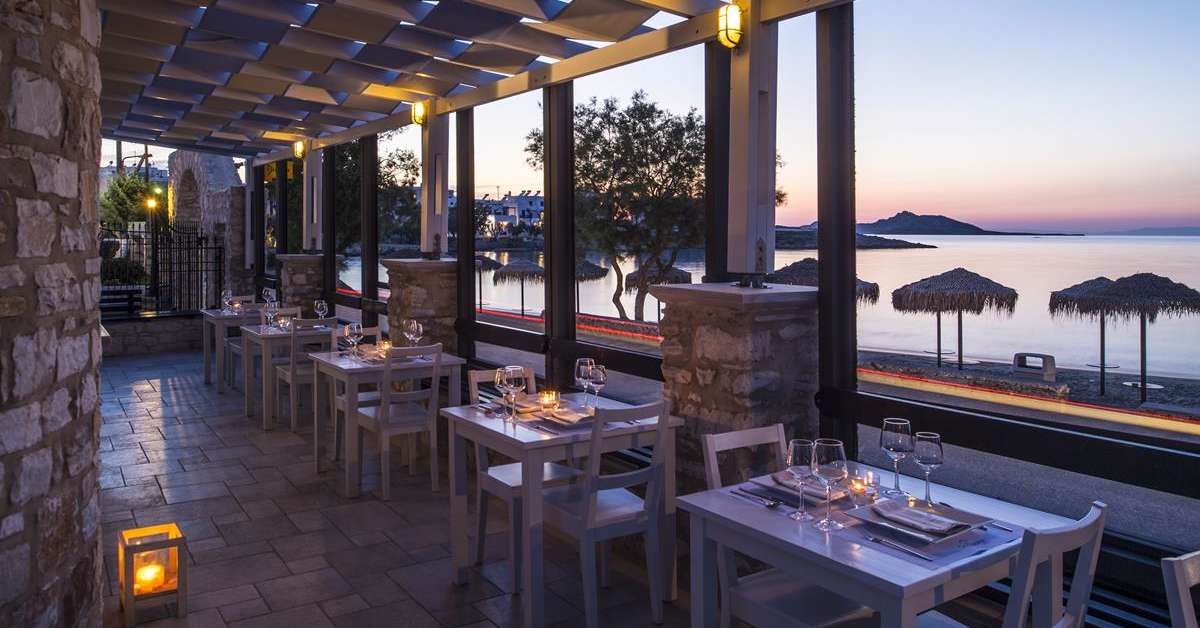 Een foto van het terras bij Contaratos Beach