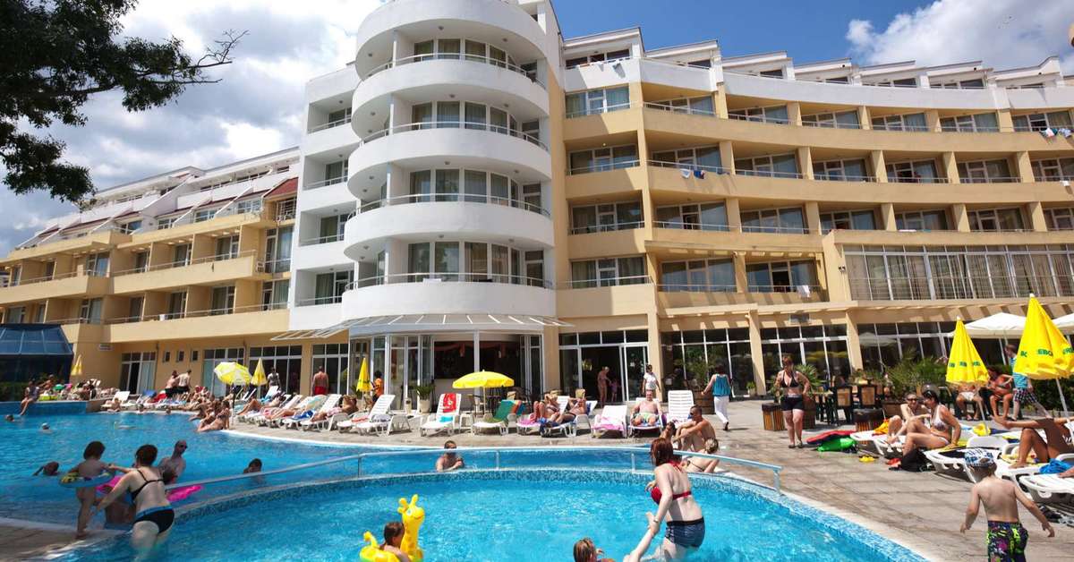 Een foto van het zwembad bij Sun Palace Aparthotel