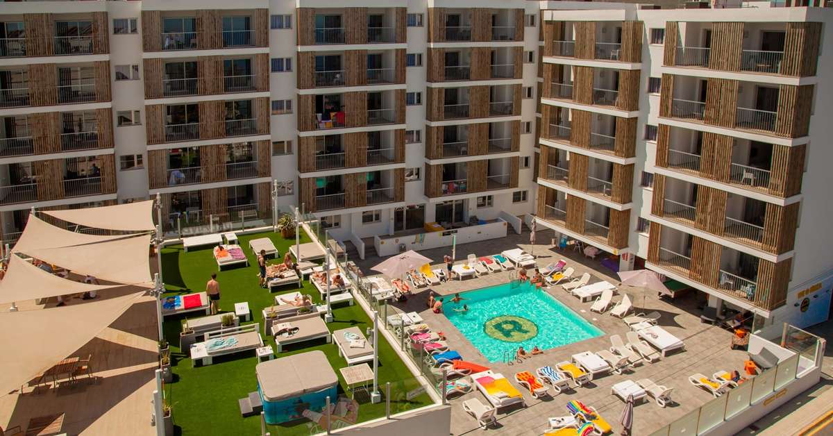 Ein Foto vom Pool im Ryans Ibiza Apartments