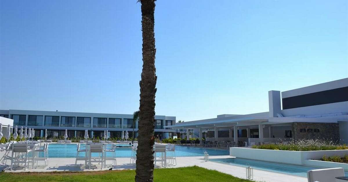 Een foto van het zwembad bij Gennadi Grand Resort