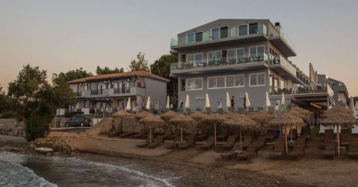 Een foto van het strand bij Golden Coast Resort