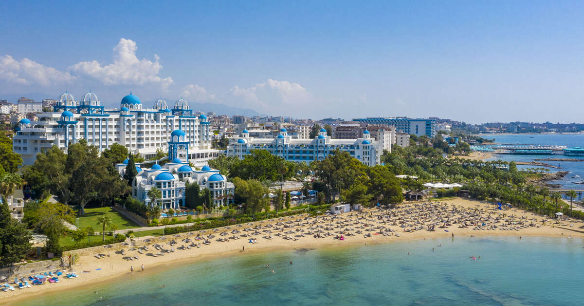 Een foto van het strand bij Rubi Platinum Spa Resort & Suites