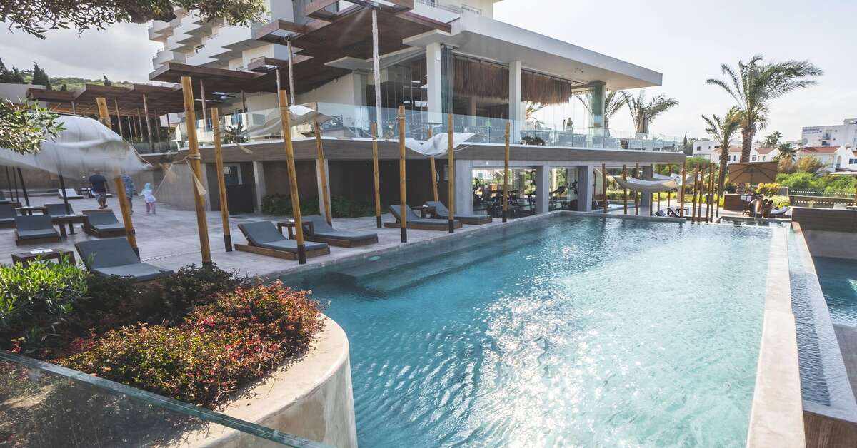 Een foto van het zwembad bij Cavo Zoe Seaside Hotel