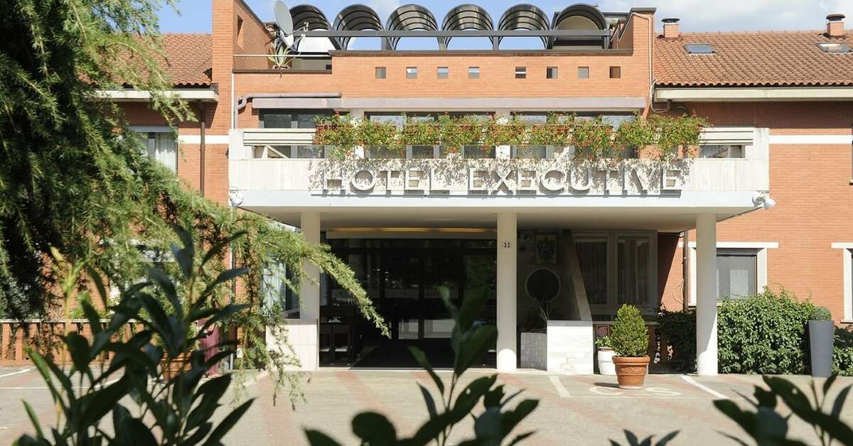 Een foto van de buitenkant van Hotel Executive
