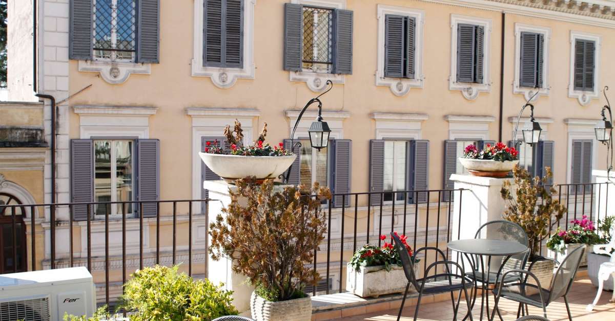 Een foto van het terras bij BH hotel Roma