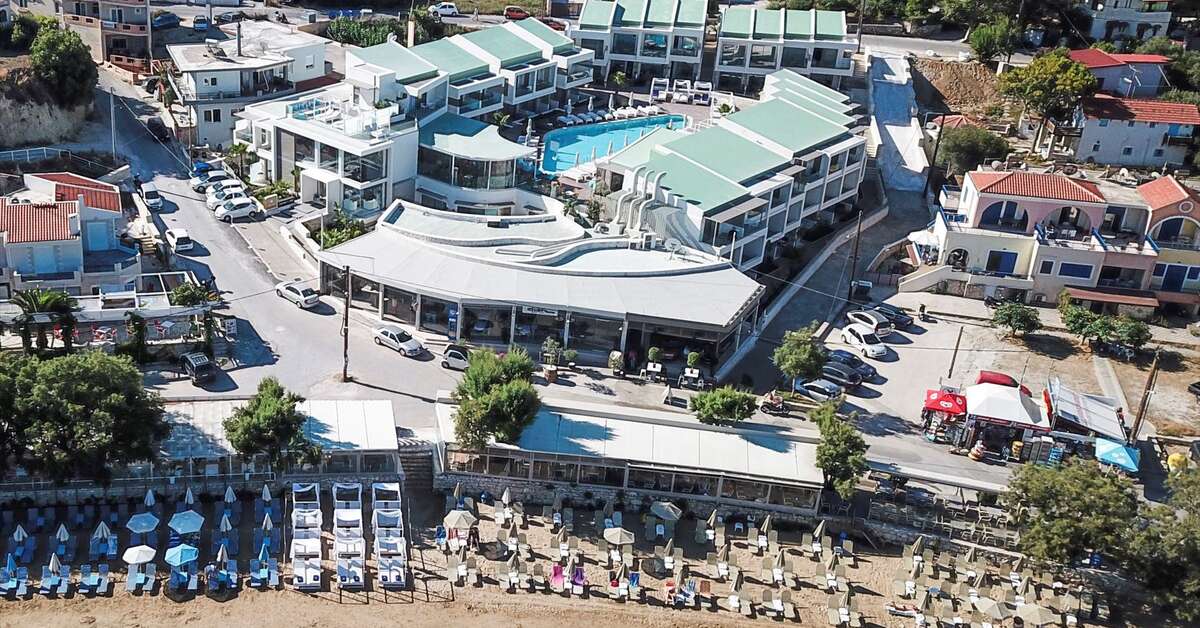 Een foto van de buitenkant van Aloe Boutique & Suites