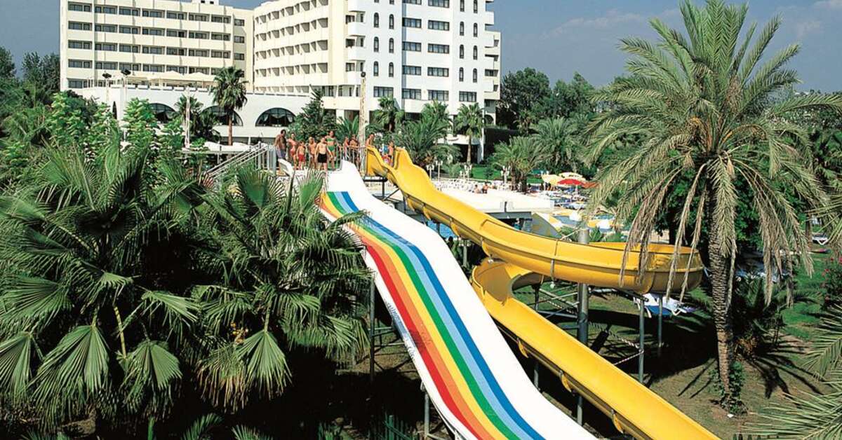 Ein Foto vom Pool im Sural Hotel