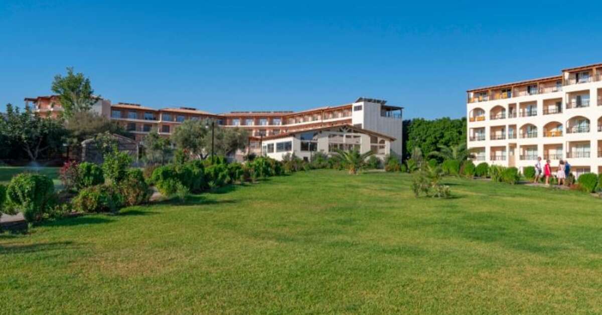 Een foto van de buitenkant van Myrina Beach Hotel