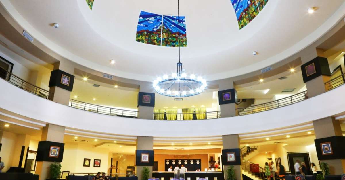 Een foto van het interieur van El Karma Aqua Beach Resort