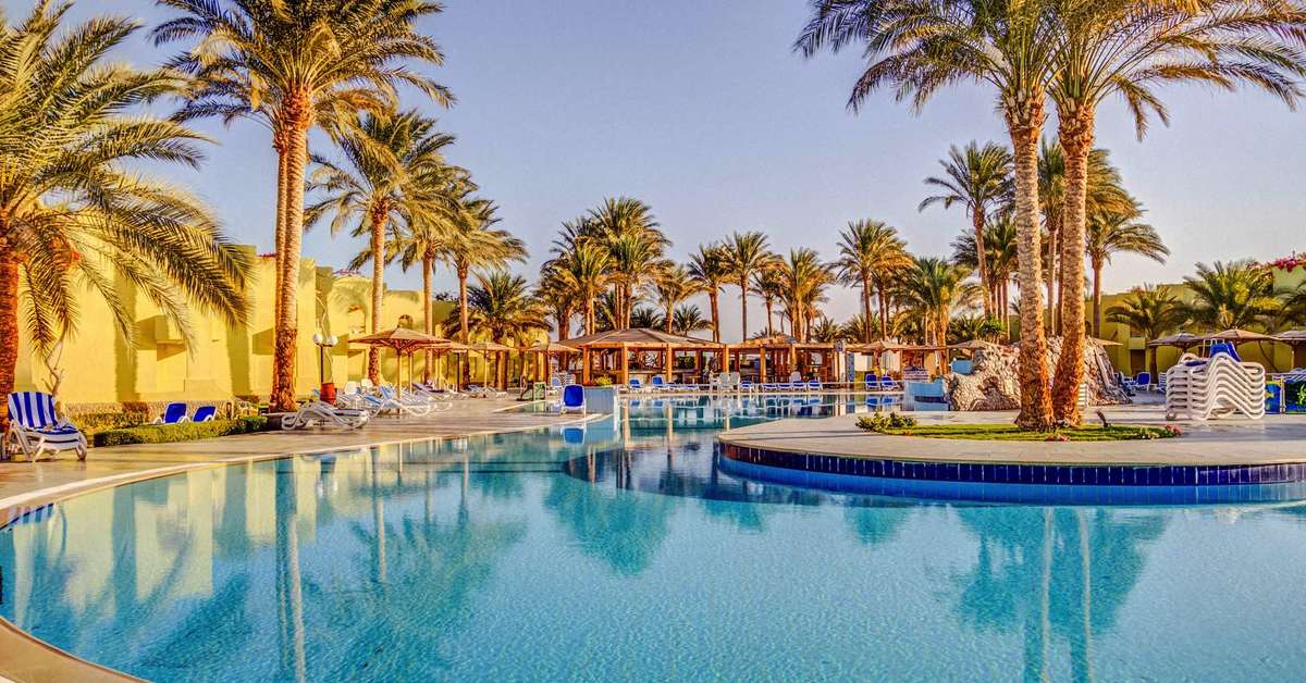 Ein Foto vom Pool im Palm Beach Resort