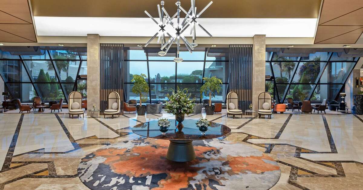 Een foto van het interieur van Susesi Luxury Resort