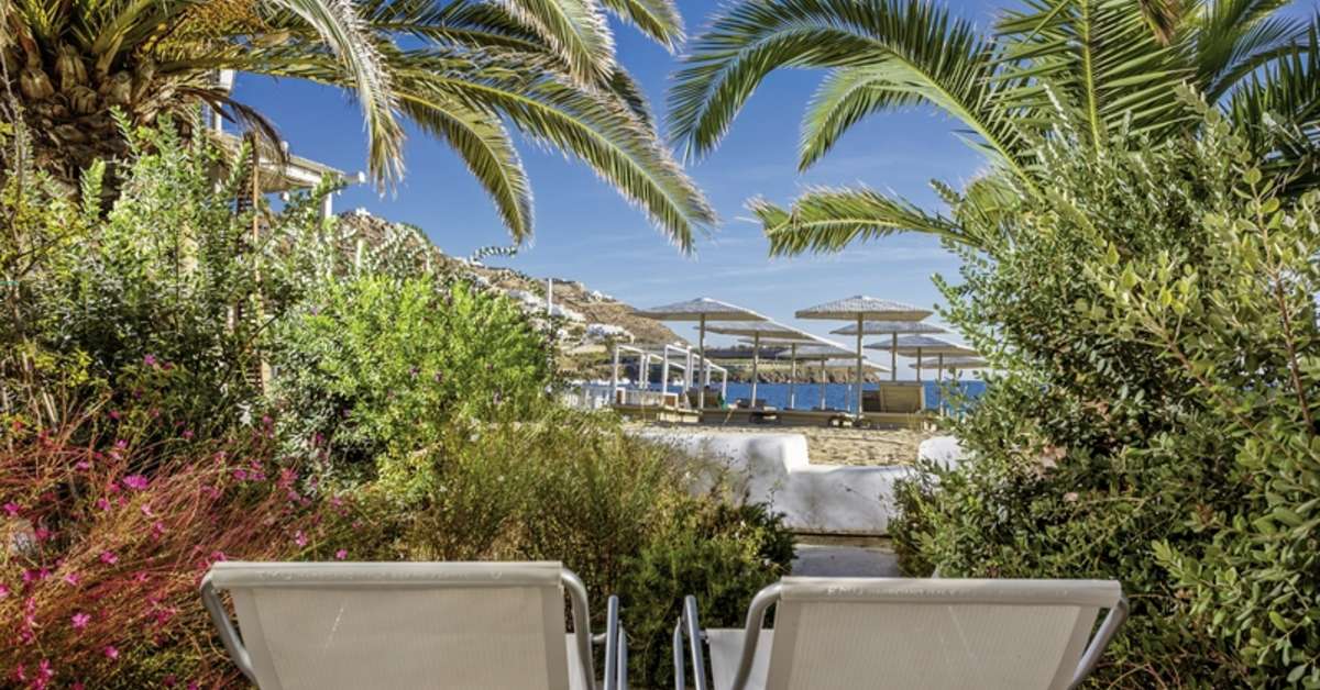 Een foto van het terras bij Mykonos Ammos Hotel