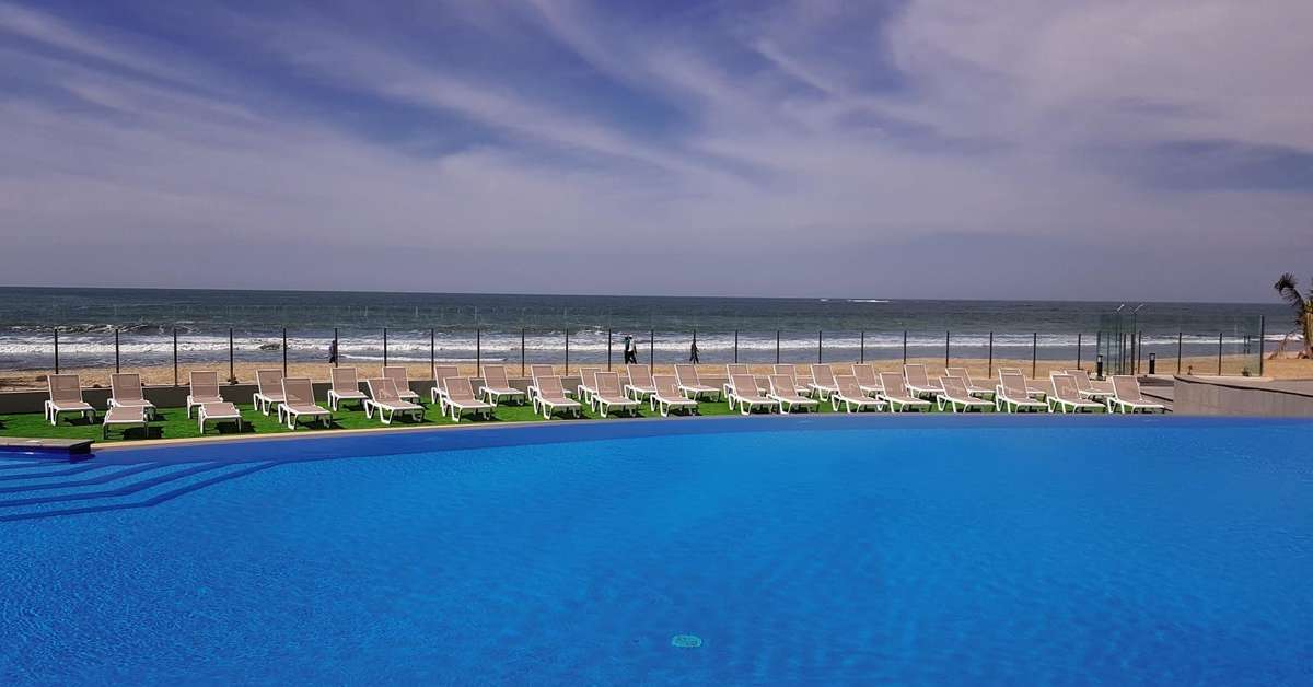 Een foto van het zwembad bij African Princess Beach Hotel