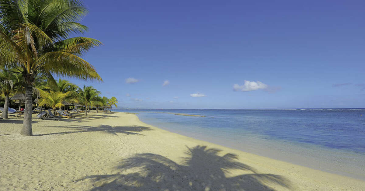 Een foto van het strand bij Victoria Beachcomber Resort & Spa