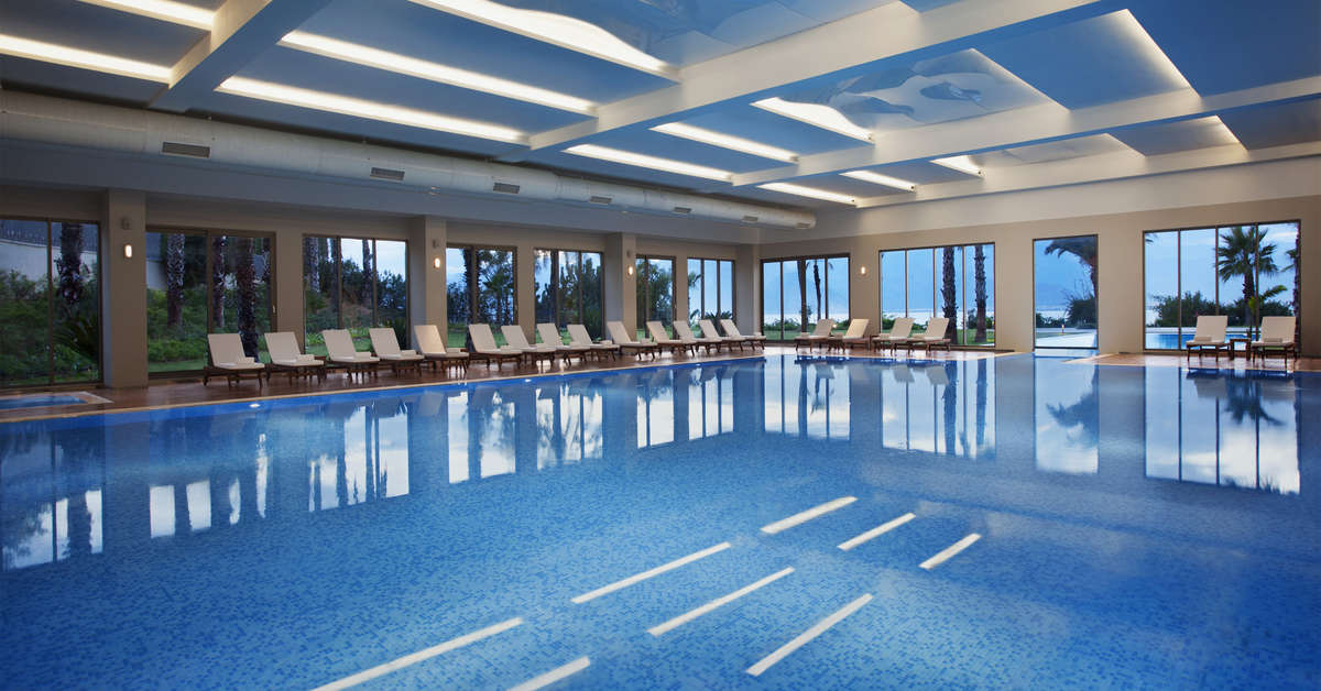 Een foto van het zwembad bij Akra V Hotel