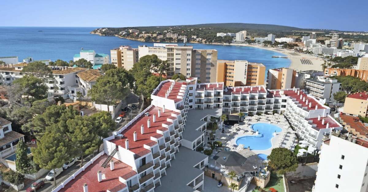 Een foto van het zwembad bij Palmanova Suites by TRH