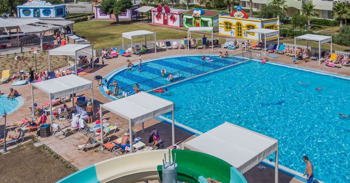 Een foto van het zwembad bij Kipriotis Village Resort