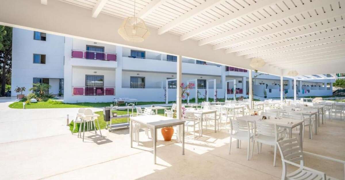 Een foto van het terras bij Stamos Hotel Faliraki