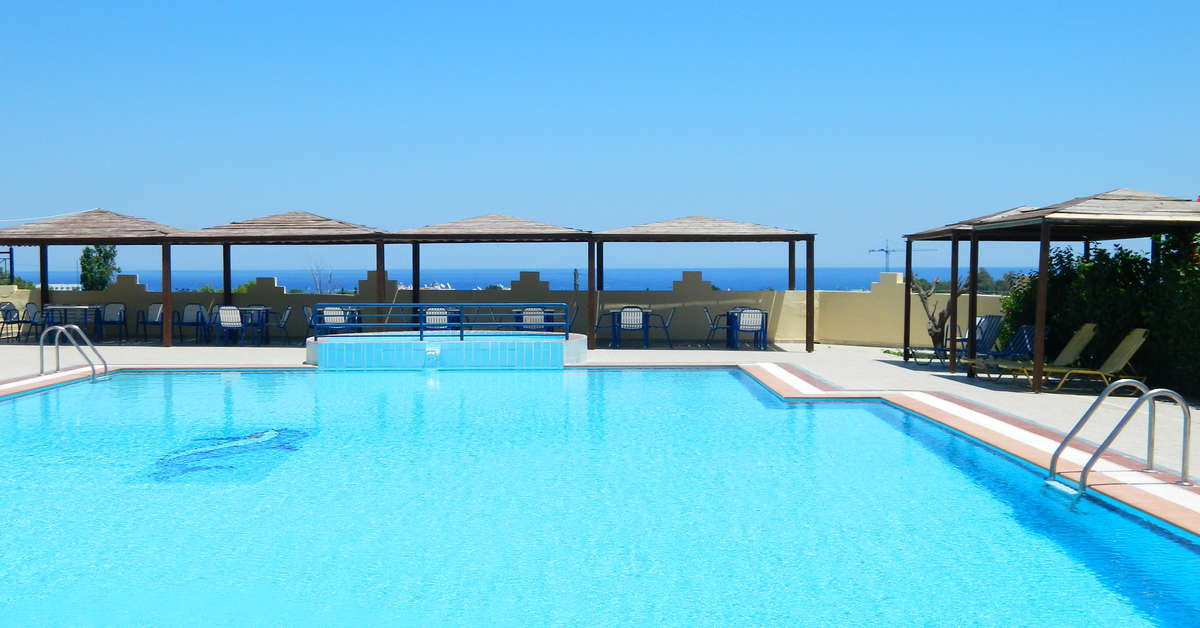Ein Foto vom Pool im Telhinis Hotel