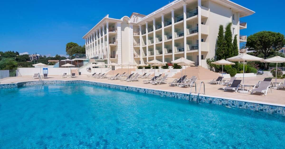 Een foto van het zwembad bij Avalon Palace Hotel