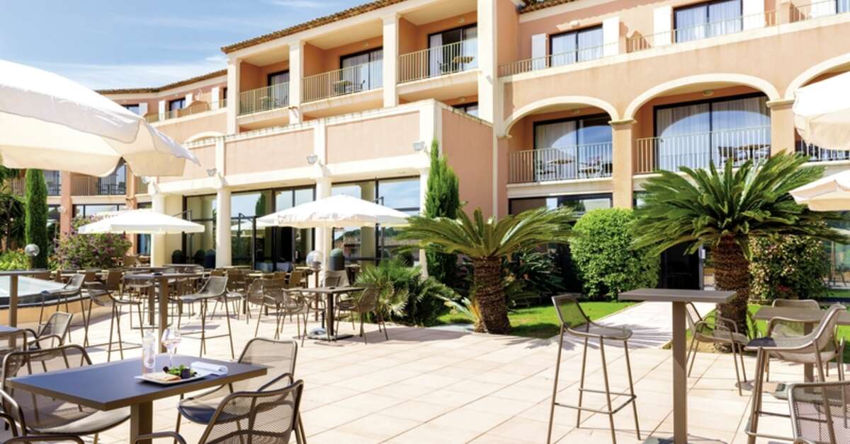 Een foto van het terras bij Hotel Les Jardins de Sainte-Maxime